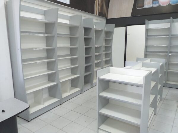 Estanterias y exhibidores - Image 2