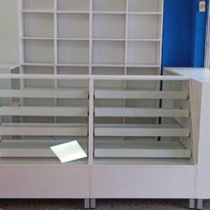 Mostradores de madera y vidrio